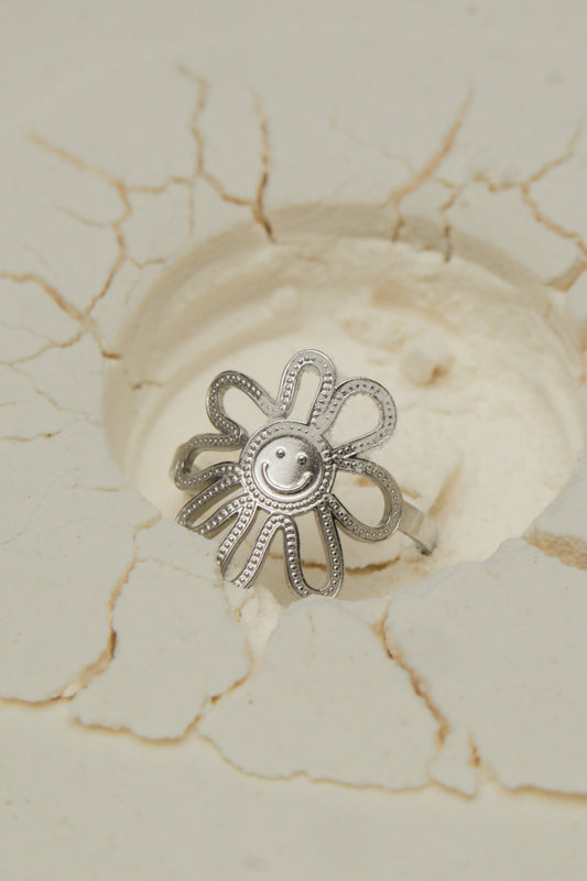 Smiley flower ring