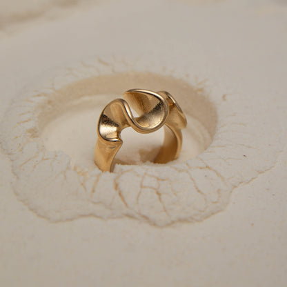 Curve ring