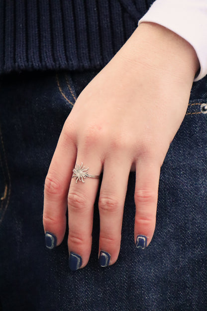 Sunny swirl ring