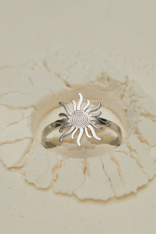Sunny swirl ring
