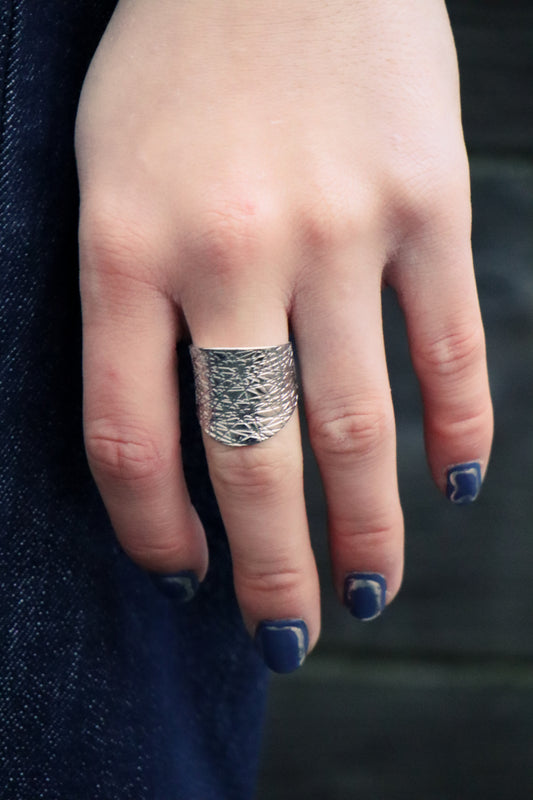 Scratches ring