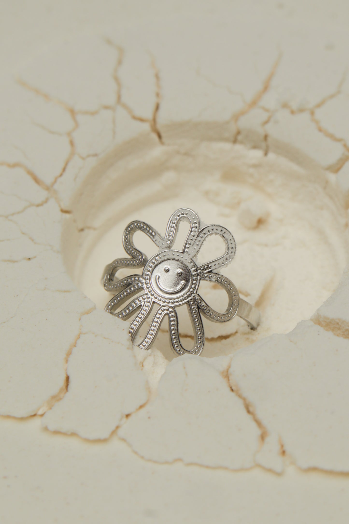 Smiley flower ring