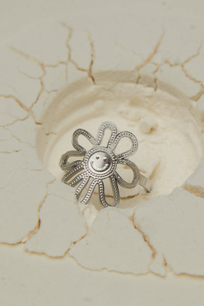 Smiley flower ring