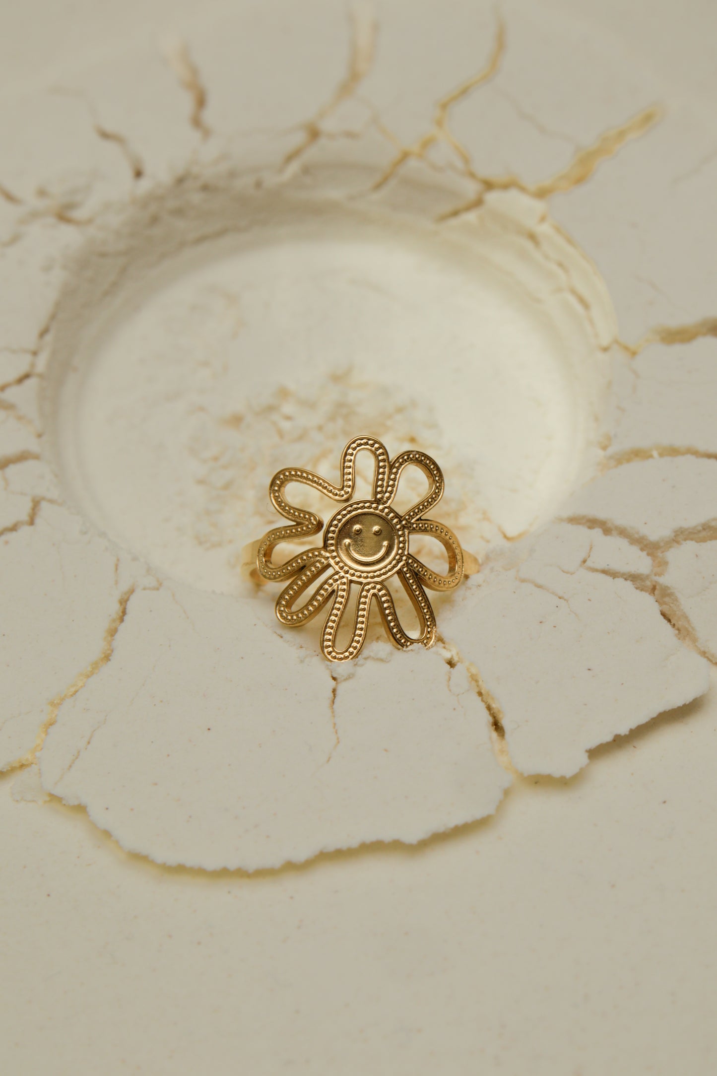 Smiley flower ring