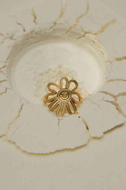 Smiley flower ring