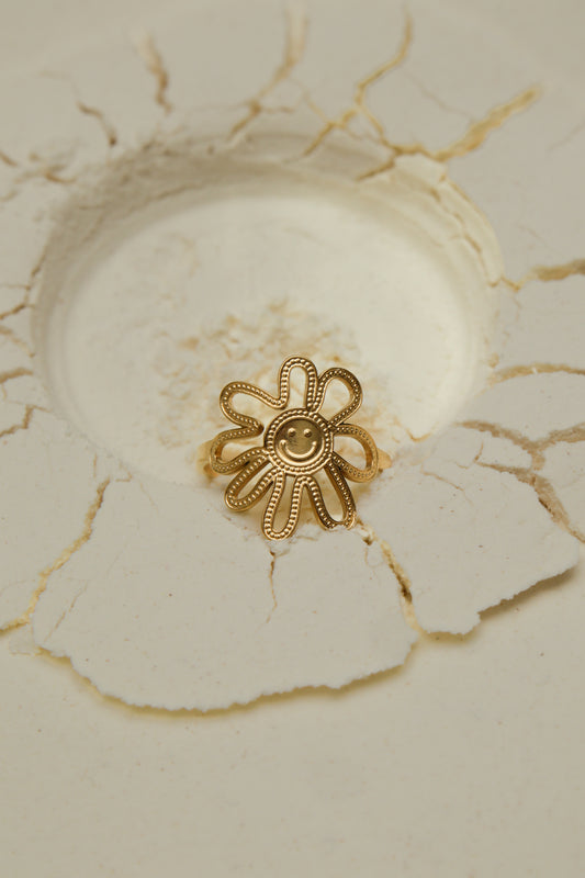 Smiley flower ring