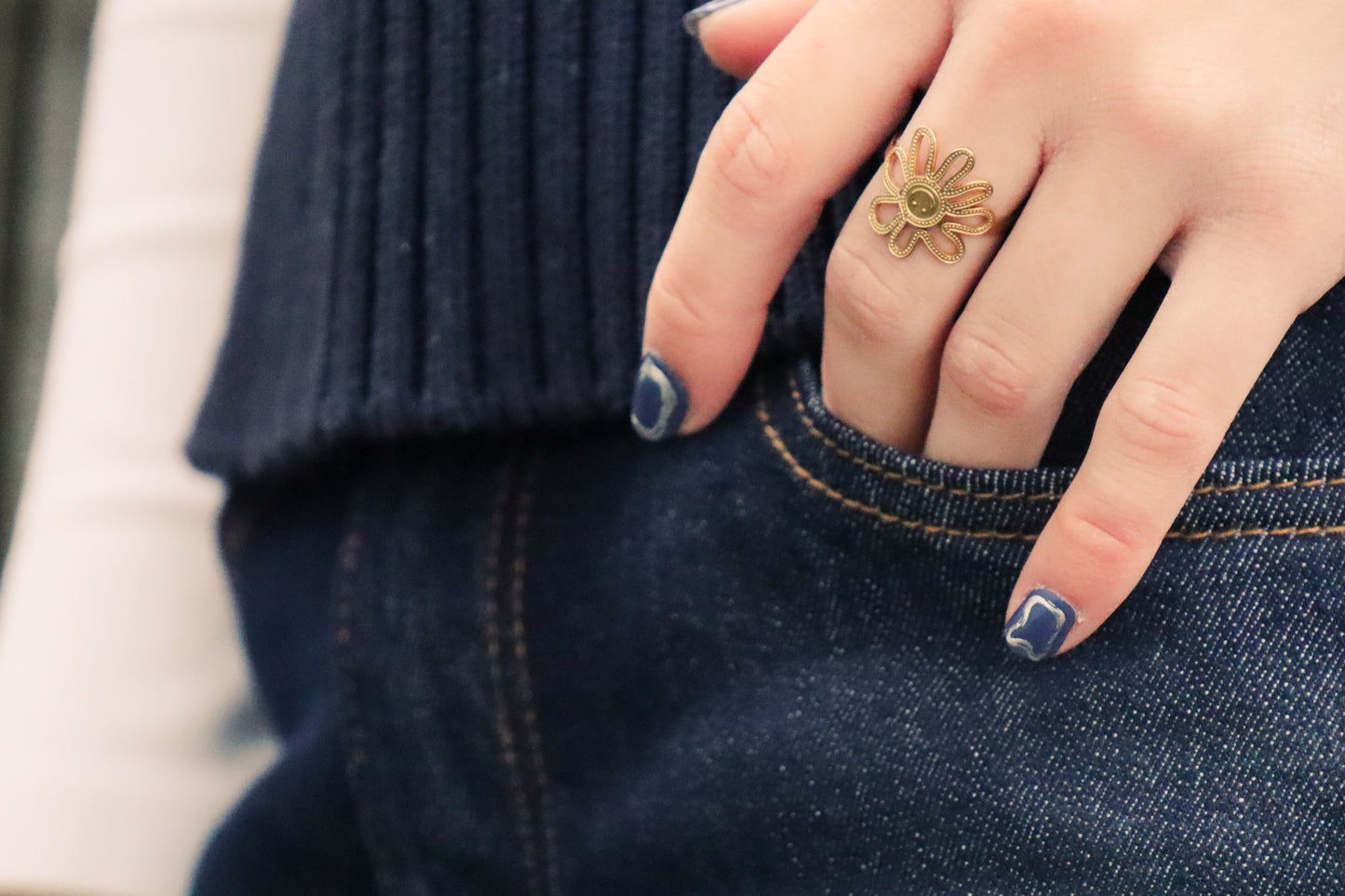 Smiley flower ring