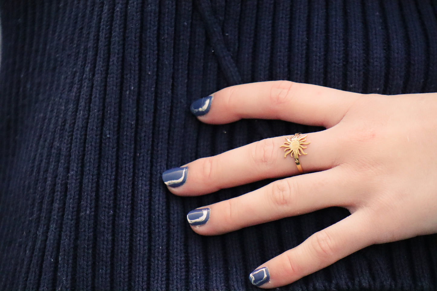 Sunny swirl ring