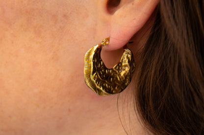 Textured hoops